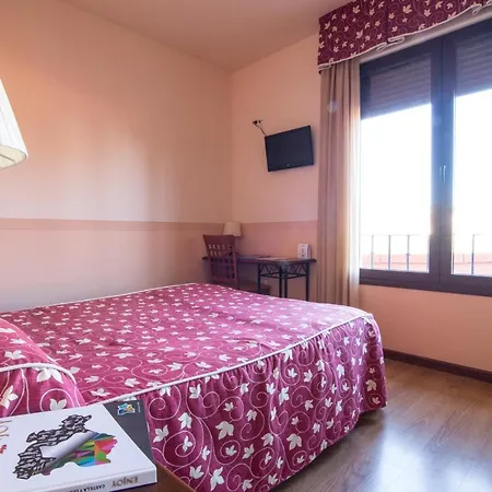 מלון Prado De Las Merinas 3*